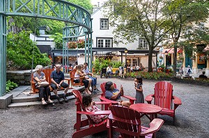 TERRASSES DE RESTAURANTS, PARC FELIX-LECLERC, RUE DU PETIT CHAMPLAIN, QUARTIER ANIME ET COMMERCANT, QUEBEC, CANADA 