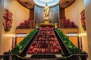 INTERIEUR DE L'ORATOIRE SAINT-JOSEPH DU MONT-ROYAL, PATRON DE L'EGLISE, CHEMIN QUEEN MARY, MONTREAL, QUEBEC, CANADA 