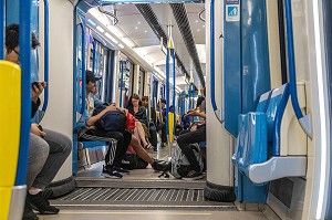 INTERIEUR D'UNE RAME DE METRO, MONTREAL, QUEBEC, CANADA 