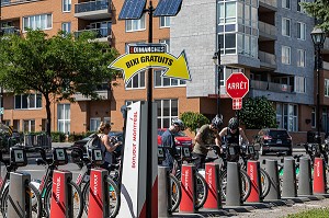 STATION DE VELO BIXI EN LIBRE SERVICE, GRATUIT LES DIMANCHES, MONTREAL, QUEBEC, CANADA 