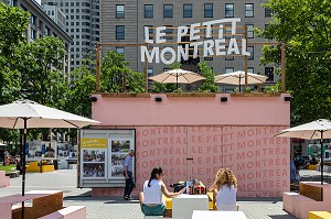 ESPACE LE PETIT MONTREAL DANS LA RUE SAINTE-CATHERINE EN TRAVAUX, MONTREAL, QUEBEC, CANADA 