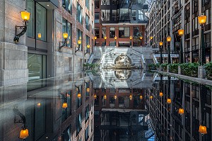 INTERIEUR DU CENTRE DE COMMERCE MONDIAL, CENTRE COMMERCIAL MODERNE, RUE DU SQUARE VICTORIA, MONTREAL, QUEBEC, CANADA 