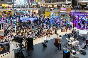 CONCERT DE JAZZ, GALERIES COMMERCIALES SOUTERRAINES, PLACE DES ARTS, MONTREAL, QUEBEC, CANADA 