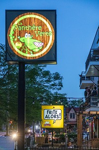 RESTAURANT FAST FOOD DE LA COTE DES NEIGES, LA PANTHERE VERTE ET FRITE ALORS, MONTREAL, QUEBEC, CANADA 