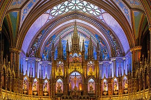 LE SANCTUAIRE ET LE RETABLE DU CHOEUR DE LA BASILIQUE NOTRE-DAME DE MONTREAL, MONTREAL, QUEBEC, CANADA 