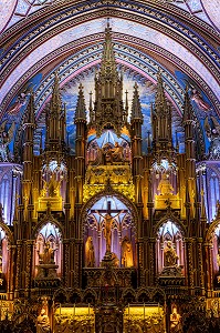 LE SANCTUAIRE ET LE RETABLE DU CHOEUR DE LA BASILIQUE NOTRE-DAME DE MONTREAL, MONTREAL, QUEBEC, CANADA 