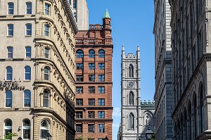 LES IMMEUBLES DE LA VIEILLE VILLE ET TOUR DE LA CATHEDRALE, MONTREAL, QUEBEC, CANADA 