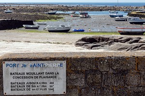 TARIF AU MOUILLAGE POUR LES BATEAUX, PORT DE SAINT-PIERRE DE LA POINTE DE PENMARCH, FINISTERE, BRETAGNE, FRANCE 