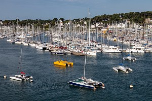 PORT DE PLAISANCE DE LA TRINITE-SUR-MER, MORBIHAN, BRETAGNE, FRANCE 