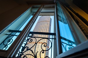 VUE DE LA FENETRE D'HOTEL MIRAMAR SUR LA TOUR MONTPARNASSE, RUE DE L'ARRIVEE, 15 EME ARRONDISSEMENT, PARIS, FRANCE 