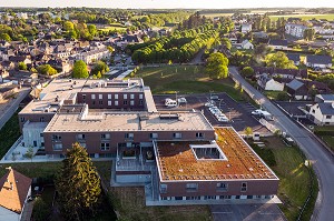 MAISON DE RETRAITE EHPAD ANDRE COUTURIER, VUE AERIENNE DE LA VILLE DE RUGLES, EURE, NORMANDIE, FRANCE 