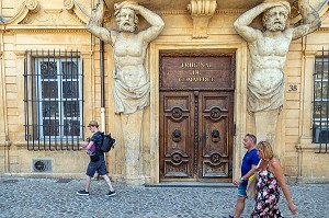 TRIBUNAL DE COMMERCE, HOTEL MAUREL DE PONTEVES DIT D'ESPAGNET CONSTRUIT VERS 1650 AVEC SES ATLANTES SUPPORT DE BALCON DE JACQUES FOSSE, COURS MIRABEAU, AIX-EN-PROVENCE, BOUCHES-DU RHONE, FRANCE 