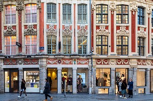 FACADES DES IMMEUBLES CLASSES AUX MONUMENTS HISTORIQUES, RUE DE LA BOURSE, VIEUX-LILLE PRES DE LA GRAND'PLACE, LILLE, NORD, FRANCE 