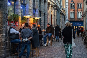 RUELLE COMMERCANTE ET CAFE RESTAURANT, RUE DE PETERINCK, LILLE, NORD, FRANCE 