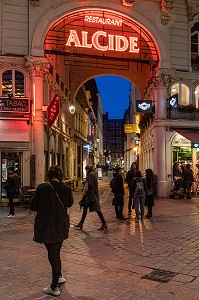 RUELLE DE LA GRAND'PLACE POUR LE RESTAURANT ALCIDE, LILLE, NORD, FRANCE 