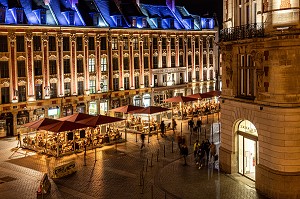 TERRASSES DE NUIT, RESTAURANT MOREL J. ET FILS, PLACE DE L'OPERA, LILLE, NORD, FRANCE 