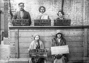 PHOTOGRAPHIE D'EMBAUCHE DE LA SOCIETE DES MINES DE LENS, COLLECTION DU MUSEE DE LA MINE DU NORD-PAS DE CALAIS, CENTRE HISTORIQUE MINIER LEWARDE, NORD, FRANCE 