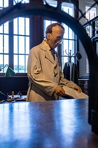BUREAU DU COMPTABLE DES MINEURS, MUSEE DE LA MINE DU NORD-PAS DE CALAIS, CENTRE HISTORIQUE MINIER LEWARDE, NORD, FRANCE 