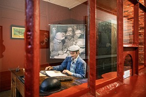 BUREAU DU DELEGUE MINEUR, MUSEE DE LA MINE DU NORD-PAS DE CALAIS, CENTRE HISTORIQUE MINIER LEWARDE, NORD, FRANCE 