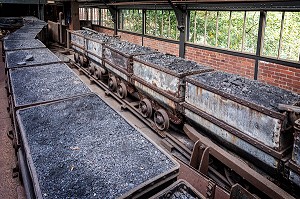 SALLE DE TRIAGE DU CHARBON, MUSEE DE LA MINE DU NORD-PAS DE CALAIS, CENTRE HISTORIQUE MINIER LEWARDE, NORD, FRANCE 
