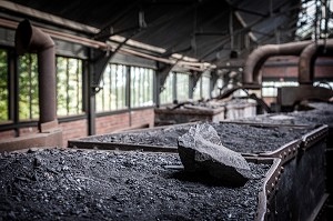 SALLE DE TRIAGE DU CHARBON, MUSEE DE LA MINE DU NORD-PAS DE CALAIS, CENTRE HISTORIQUE MINIER LEWARDE, NORD, FRANCE 