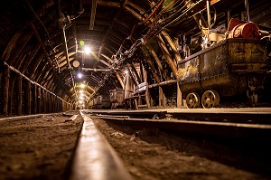 TRANSPORT DU CHARBON PAR WAGON, MUSEE DE LA MINE DU NORD-PAS DE CALAIS, CENTRE HISTORIQUE MINIER LEWARDE, NORD, FRANCE 