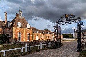 ENTREE DU HARAS NATIONAL DU PIN, LE PIN-AU-HARAS, (61) ORNE, BASSE-NORMANDIE, NORMANDIE, FRANCE 