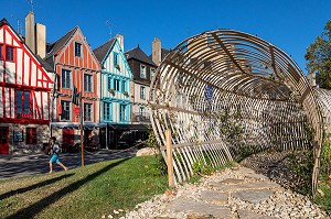 MAISONS A COLOMBAGES, PANS DE BOIS COLOREES RENAISSANCE, ESPLANADE SIMONE VIEIL, RUE DU PORT, VANNES, (56) MORBIHAN, BRETAGNE, FRANCE 