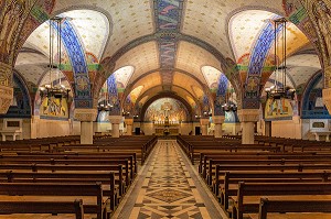 CRYPTE DE LA BASILIQUE SAINTE-THERESE DE LISIEUX CONSTRUITE EN 1929 EN L'HONNEUR DE SAINTE-THERESE DE L'ENFANT JESUS CANONISES EN 1925, STYLE ROMANO-BYZANTIN, LISIEUX, PAYS D'AUGE, CALVADOS, NORMANDIE, FRANCE 