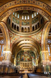 CHOEUR EN MOSAIQUE DE LA BASILIQUE SAINTE-THERESE DE LISIEUX CONSTRUITE EN 1929 EN L'HONNEUR DE SAINTE-THERESE DE L'ENFANT JESUS CANONISES EN 1925, STYLE ROMANO-BYZANTIN, LISIEUX, PAYS D'AUGE, CALVADOS, NORMANDIE, FRANCE 