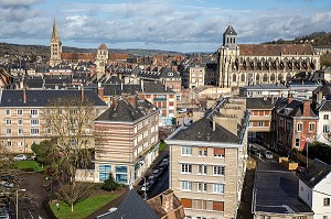 ANCIENNE EGLISE, HALL SAINT-JACQUES ET CATHEDRALE SAINT-PIERRE, VILLE DE LISIEUX, PAYS D'AUGE, CALVADOS, NORMANDIE, FRANCE 