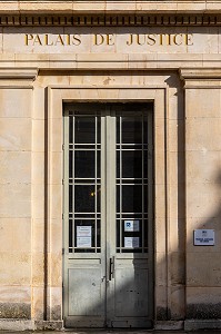 ENTREE DU PALAIS DE JUSTICE, LISIEUX, PAYS D'AUGE, CALVADOS, NORMANDIE, FRANCE 