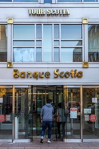 ENTREE DE LA BANQUE SCOTIA DANS LA TOUR, RUE SHERBROOKE, MONTREAL, QUEBEC, CANADA 