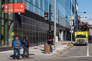 SERVICE DES URGENCES ET AMBULANCE PARAMEDIC D'URGENCE SANTE, CHUM (CENTRE HOSPITALIER UNIVERSITAIRE), RUE VIGER, MONTREAL, QUEBEC, CANADA 