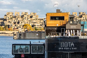 BOTO-BOTA, SPA SUR L'EAU DEVANT LE PROJET D'ARCHITECTURE HABITAT 67, BASSIN ALEXANDRA, POINTE DU MOULIN A VENT, MONTREAL, QUEBEC, CANADA 