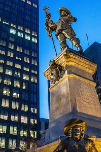 MONUMENT A LA MEMOIRE DE PAUL DE CHOMEDEY, SIEUR DE MAISONNEUVE, PLACE D'ARMES, MONTREAL, QUEBEC, CANADA 