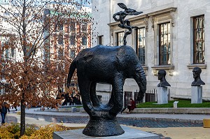 JARDIN DE SCULPTURES EN BRONZE AUTOUR DU MUSEE DES BEAUX-ARTS, AVENUE DU MUSEE, MONTREAL, QUEBEC, CANADA 