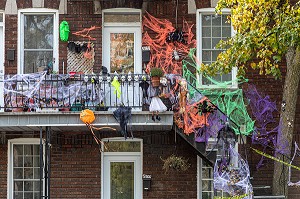 DECORATION D'HALLOWEEN SUR UNE MAISON, AVENUE GATINEAU, MONTREAL, QUEBEC, CANADA 