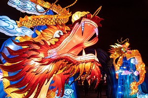 TETE DU DRAGON DE FEU, FEUX FOLLETS, LUMIERE SUR LA CHINE, PARC JEAN DRAPEAU, ILE SAINTE-HELENE, MONTREAL, QUEBEC, CANADA 