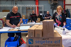 PREPARATION DES KITS D'EQUIPEMENTS DE PROTECTION INDIVIDUEL A DESTINATION DES CENTRE DE SECOURS (MASQUE, LUNETTES,), SERVICE LOGISTIQUE, SERVICE DEPARTEMENTAL D'INCENDIE ET DE SECOURS DE L'EURE, EVREUX, FRANCE 