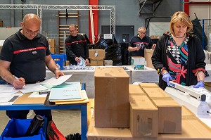 PREPARATION DES KITS D'EQUIPEMENTS DE PROTECTION INDIVIDUEL A DESTINATION DES CENTRE DE SECOURS (MASQUE, LUNETTES,), SERVICE LOGISTIQUE, SERVICE DEPARTEMENTAL D'INCENDIE ET DE SECOURS DE L'EURE, EVREUX, FRANCE 