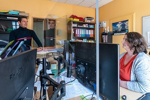 SERVICE ADMINISTRATIF PROTEGE PAR UNE PLAQUE DE PLEXIGLASS, SERVICE DEPARTEMENTAL D'INCENDIE ET DE SECOURS DE L'EURE, EVREUX, FRANCE 