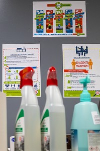 GEL HYDROALCOOLIQUE, KIT D'HYGIENE POUR LA MISE EN PLACE DES GESTES BARRIERES, SERVICE DEPARTEMENTAL D'INCENDIE ET DE SECOURS DE L'EURE, EVREUX, FRANCE 