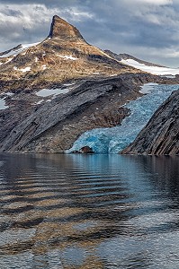PAYSAGE DE LA LANGUE GLACIAIRE DU GLACIER DE COULEUR BLEUE, BATEAU DE CROISIERE ASTORIA, FJORD DU DETROIT DE PRINCE CHRISTIAN SUND, GROENLAND 