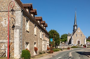 GITE RURAL DU TROU NORMAND AYANT SERVI DE DECOR AU FILM DE JEAN BOYER AVEC BOURVIL ET BRIGITTE BARDOT, LA VIEILLE-LYRE, NORMANDIE, FRANCE 