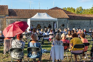 LES MERCREDIS DU JAZZ AVEC EN CONCERT LE GROUPE GOOD LIFE, AMBIANCE DJ AUX VINYLES EN PLEIN AIR, ROCHEFORT, GRAND PARC DU CLOS, CHARENTE-MARITIME, FRANCE 