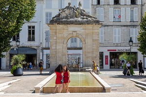 FONTAINE MONUMENTALE DE LA PLACE COLBERT, ROCHEFORT, CHARENTE-MARITIME, FRANCE 