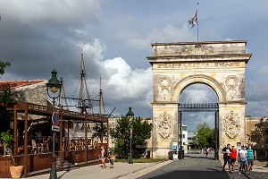 PORTE DU SOLEIL OU ENTREE DE L'ARSENAL, ROCHEFORT, CHARENTE-MARITIME, FRANCE 