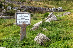 RUINES DU TEMPLE DE MERCURE, SOMMET DU PUY-DE-DOME, VOLCAN D'AUVERGNE, ORCINES, FRANCE 