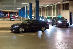 STATION DE TAXIS SOUS LA GARE MONTPARNASSE, PARIS 15EME, FRANCE 